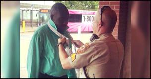 A Man Approached Two Cops But They Weren't Expecting What He Asked Them Next A Man Approached Two Cops But They Weren't Expecting What He Asked Them Next