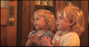 The Internet Has Fallen In Love With These Twin Girls Saying A Prayer The Internet Has Fallen In Love With These Twin Girls Saying A Prayer