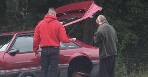 Everybody ignored him when his car broke down. But when I saw who finally helped him my eyes welled up Everybody ignored him when his car broke down. But when I saw who finally helped him my eyes welled up