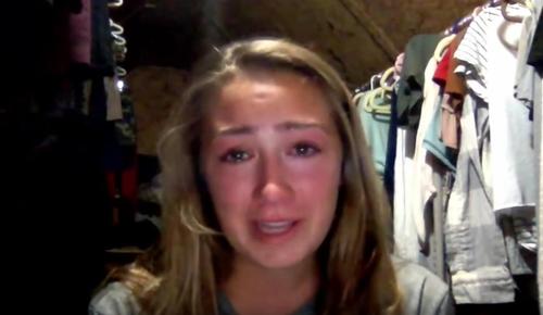 Jennifer Aniston Tears Up During Ellen Degeneres Giveaway To Grieving Family On Her Television Show