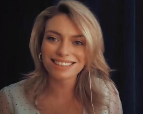Annie Lennox And Daughter Lola Perform Noteworthy Duet For One World Together At Home