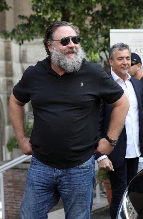 Russell Crowe Looks Worlds Away From His Gladiator Days ...