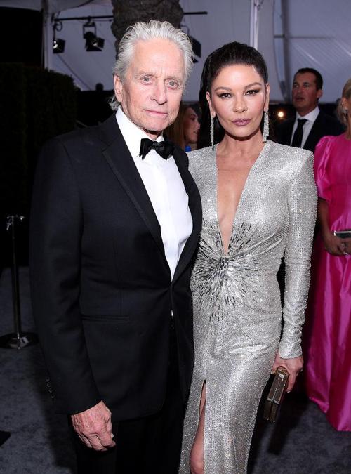 Catherine Zeta Jones Und Michael Douglas Kommen Mit Ihren Drei Kindern Zusammen Um Thanksgiving Zu Feiern