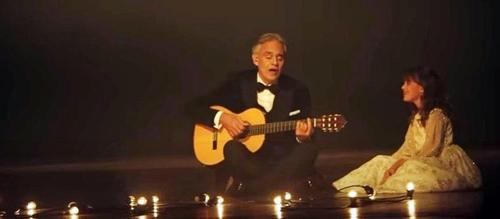 O filho de Andrea Bocelli, Matteo Bocelli, compartilha uma imagem  emocionante com Amos e Virginia Bocelli