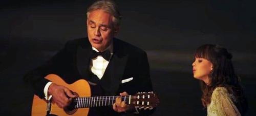 Andrea Bocelli canta Hallelujah com sua filha em um novo dueto  impressionante