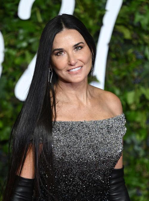 Demi Moore Shows Off Bikini At 60 And Becomes Icon For Women Of All Ages 3686