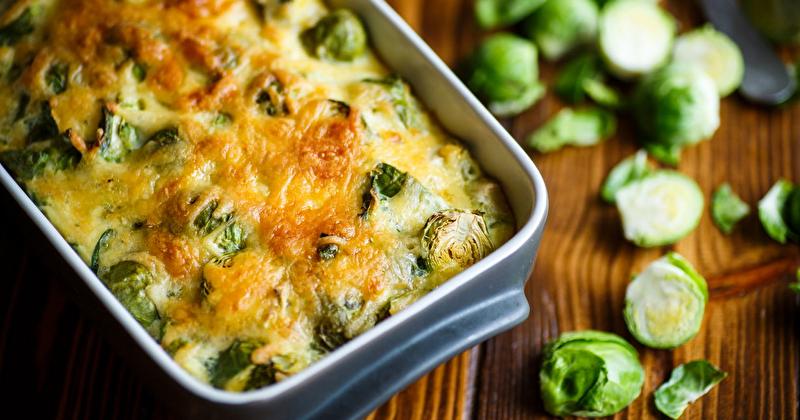 Lecker und leicht zubereitet: der vegetarische Rosenkohl-Auflauf