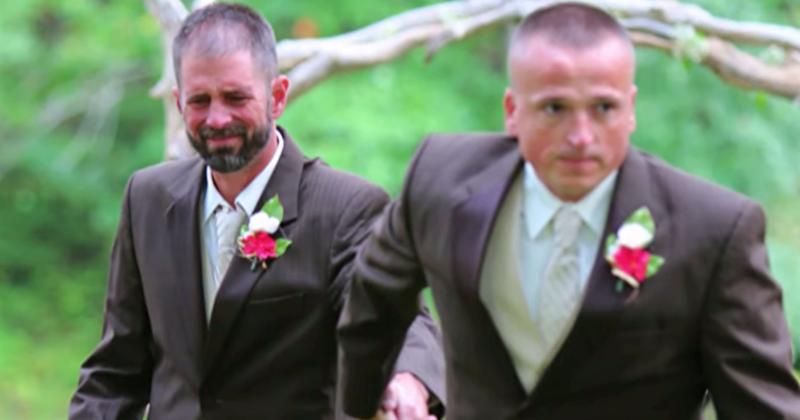 Vater der Braut unterbricht Hochzeit, damit auch ihr Stiefvater sie zum