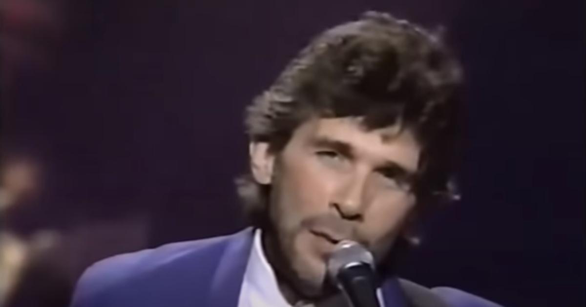 Eddie Rabbitt Sings 'Kentucky Rain' — Song He Wrote For Elvis Presley